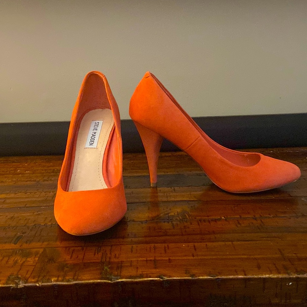 This pair of suede, coral closed toe heels look great for a night out!